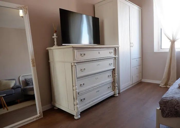 شقة 1-bedroom With Balcony & View *