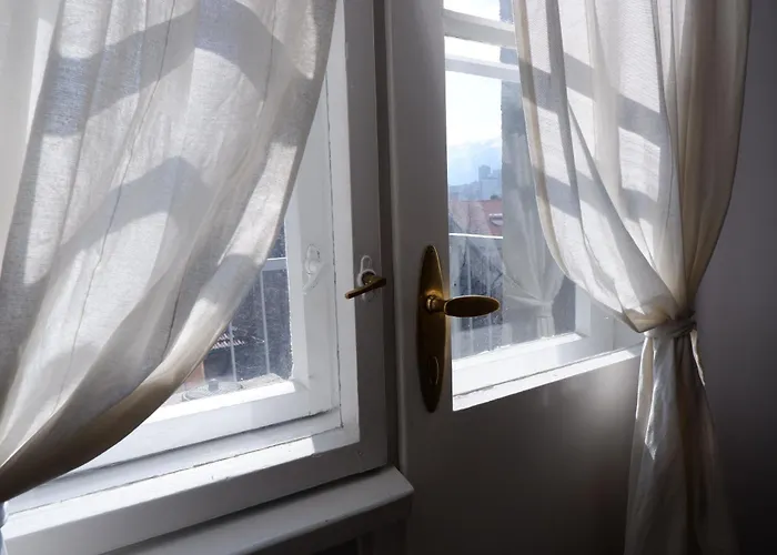 1-bedroom With Balcony & View شقة *