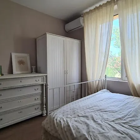 Cozy 1-bedroom In The Center *