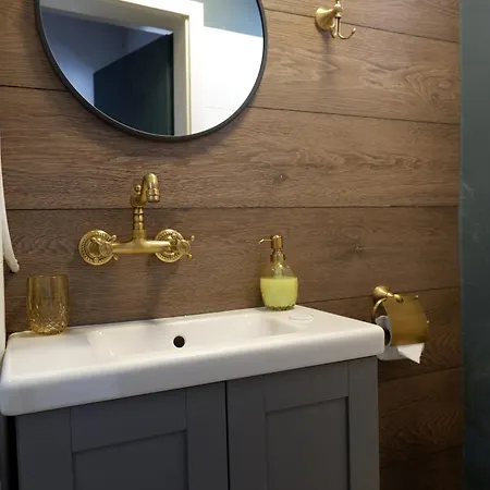 Апартамент 1-bedroom With Balcony & View *