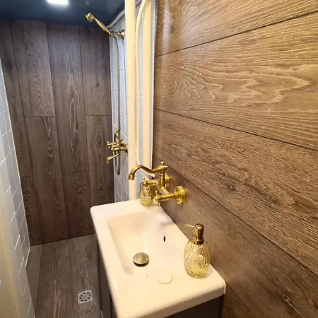 Central 1-Bedroom Apartment With Balcony & View 索菲亞